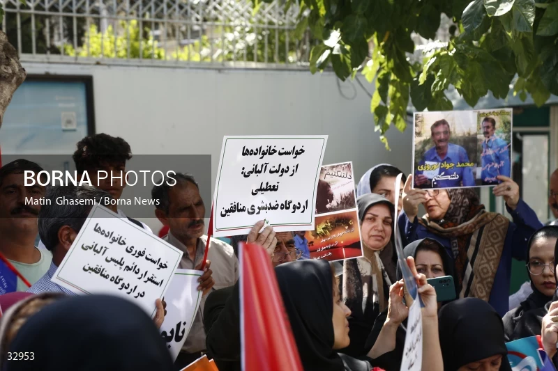 Gathering of "Nejat Society" members in front of the Red Cross office in Tehran
