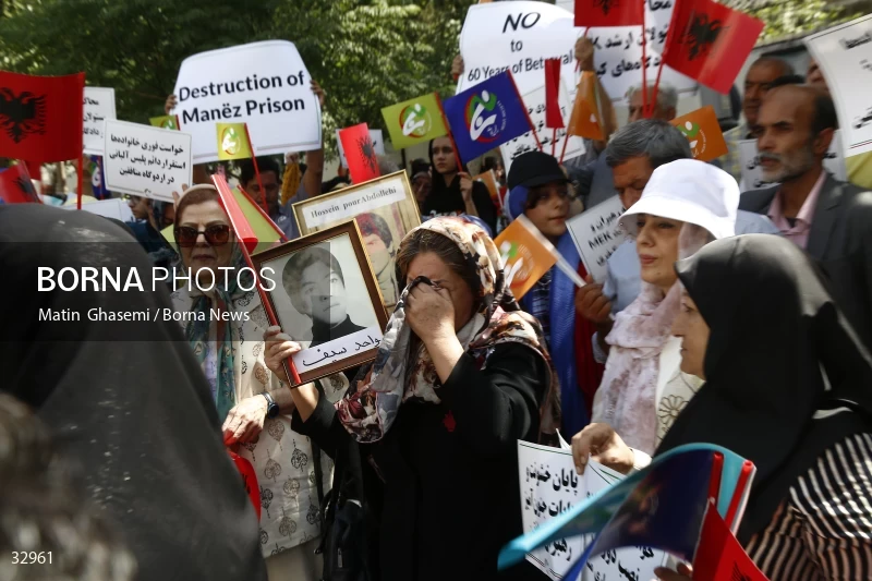 Gathering of "Nejat Society" members in front of the Red Cross office in Tehran