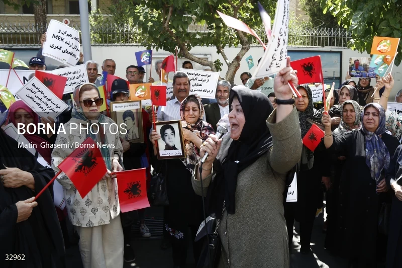 Gathering of "Nejat Society" members in front of the Red Cross office in Tehran