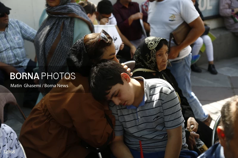 Gathering of "Nejat Society" members in front of the Red Cross office in Tehran
