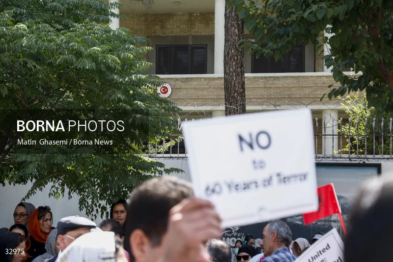 Gathering of "Nejat Society" members in front of the Red Cross office in Tehran