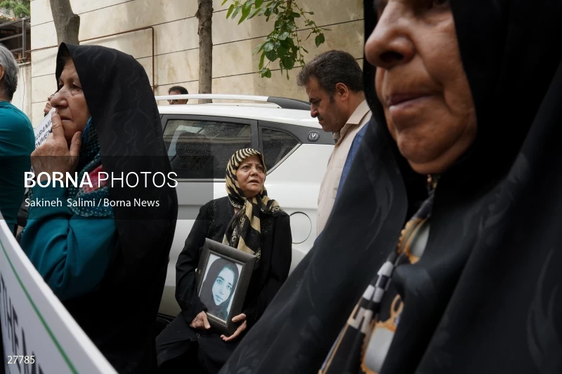 Gathering of "Nejat Society" members in front of the Red Cross office in Tehran
