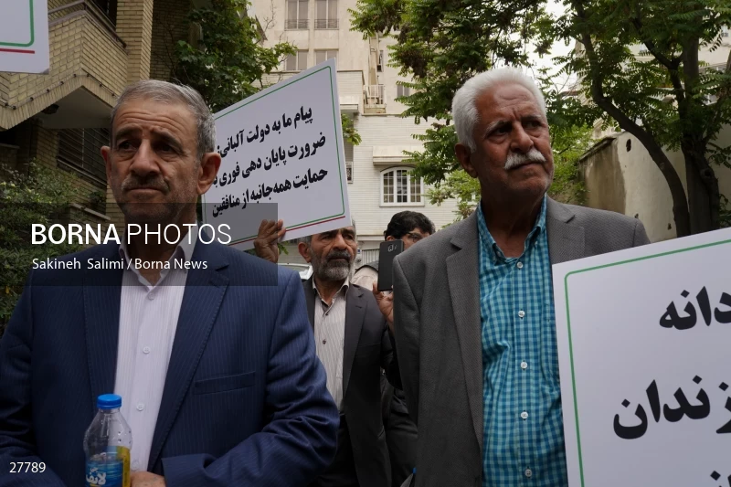 Gathering of "Nejat Society" members in front of the Red Cross office in Tehran
