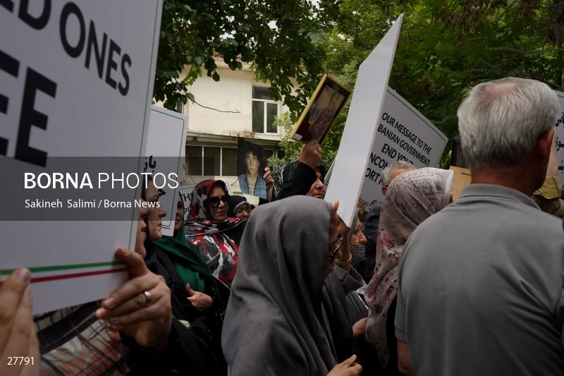Gathering of "Nejat Society" members in front of the Red Cross office in Tehran