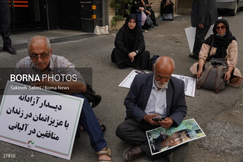 Gathering of "Nejat Society" members in front of the Red Cross office in Tehran