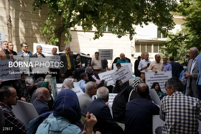 Gathering of "Nejat Society" members in front of the Red Cross office in Tehran