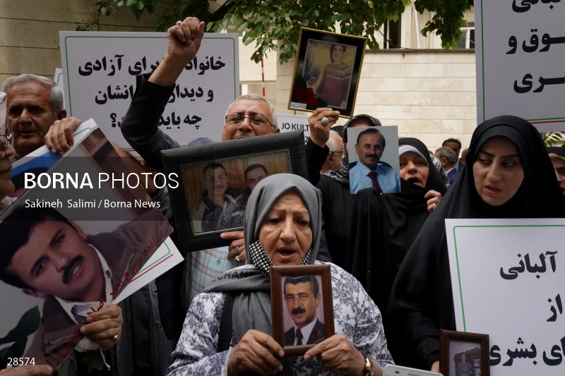 Gathering of "Nejat Society" members in front of the Red Cross office in Tehran