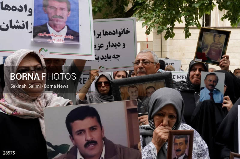 Gathering of "Nejat Society" members in front of the Red Cross office in Tehran