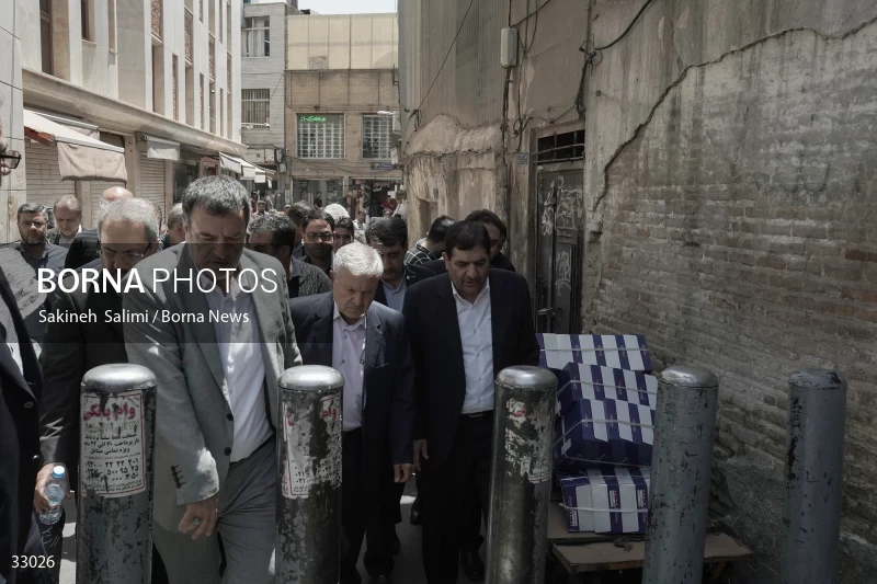 First vice president visits Pachenar Bazaar in Tehran