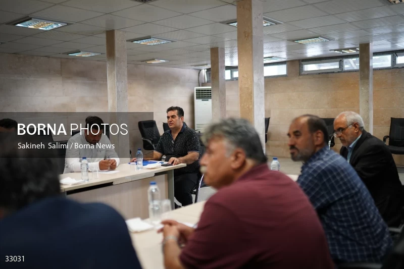 First vice president visits Pachenar Bazaar in Tehran