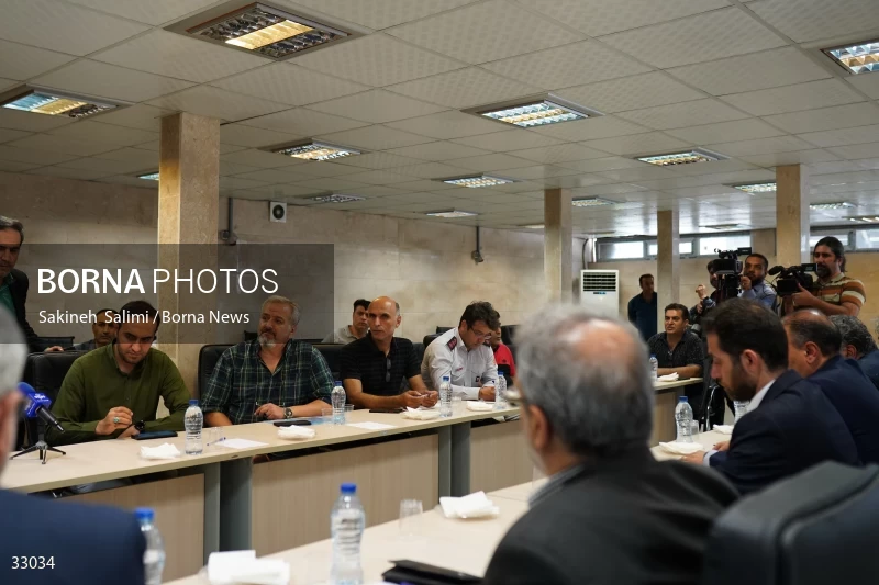 First vice president visits Pachenar Bazaar in Tehran