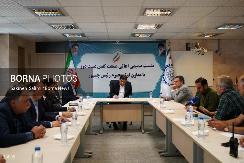 First vice president visits Pachenar Bazaar in Tehran