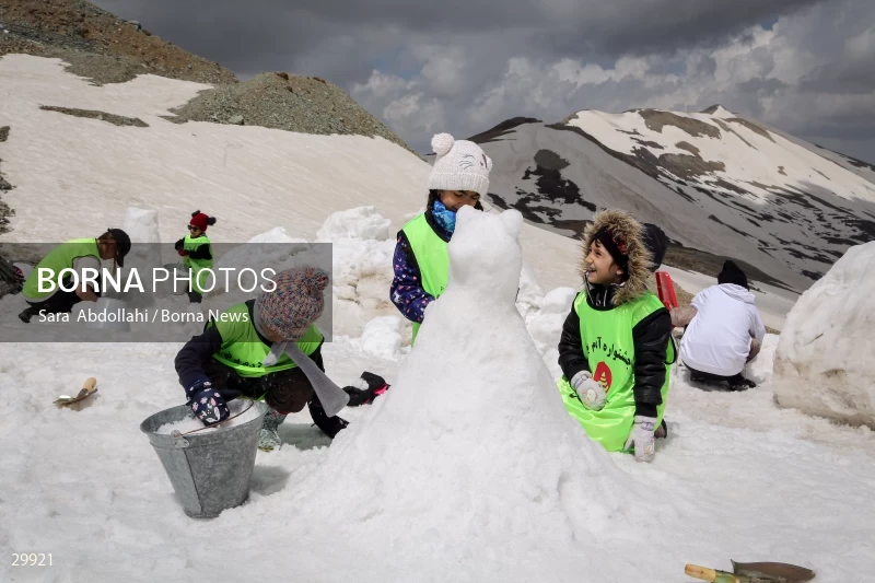 Snowman Festival in Tochal