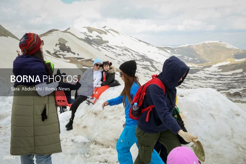 Snowman Festival in Tochal