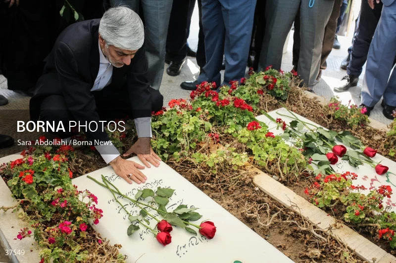 The presence of Kioumars Hashemi at the Tomb of the Unknown Martyrs