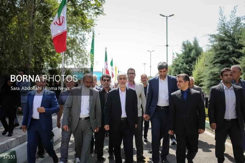 The presence of Kioumars Hashemi at the Tomb of the Unknown Martyrs