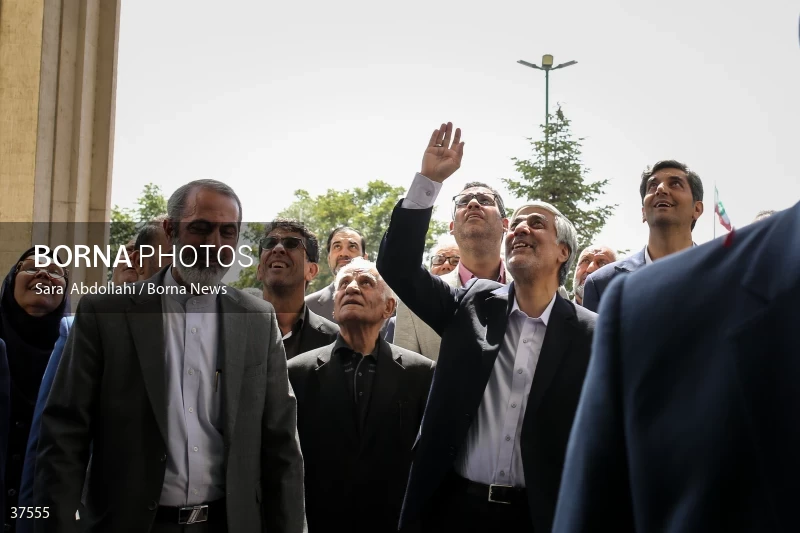 The presence of Kioumars Hashemi at the Tomb of the Unknown Martyrs
