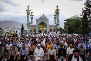 نماز عید سعید فطر در امامزاده پنجتن لویزان