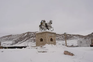 میدان سرداران شهید عشایر کوهرنگ