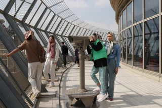 بازدید ورزشکاران خارجی از برج میلاد تهران