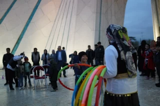 اجرای برنامههای فرهنگی در میدان آزادی به مناسبت نوروز