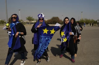 اولین حضور زنان در استادیوم در یک مسابقه لیگ برتر فوتبال ایران