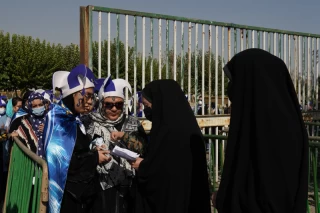 اولین حضور زنان در استادیوم در یک مسابقه لیگ برتر فوتبال ایران