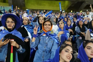 اولین حضور زنان در استادیوم در یک مسابقه لیگ برتر فوتبال ایران