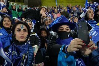 اولین حضور زنان در استادیوم در یک مسابقه لیگ برتر فوتبال ایران