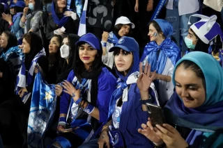 اولین حضور زنان در استادیوم در یک مسابقه لیگ برتر فوتبال ایران