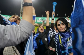 اولین حضور زنان در استادیوم در یک مسابقه لیگ برتر فوتبال ایران