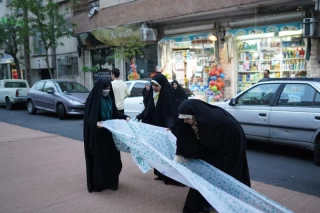 ضیافت افطاری در خیابان شهیدی تهران