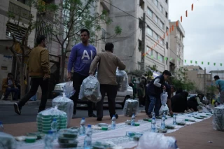ضیافت افطاری در خیابان شهیدی تهران