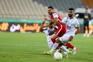 دیدار تیم های فوتبال پرسپولیس - ملوان در هفته بیست و پنجم لیگ برتر فوتبال ایران