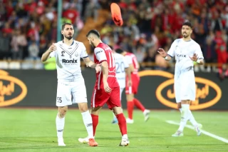 دیدار تیم های فوتبال پرسپولیس - ملوان در هفته بیست و پنجم لیگ برتر فوتبال ایران