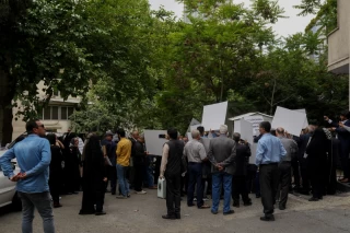 تجمع اعضای «انجمن نجات» مقابل دفتر صلیب سرخ
