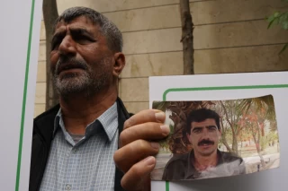 تجمع اعضای «انجمن نجات» مقابل دفتر صلیب سرخ