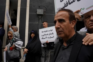 تجمع اعضای «انجمن نجات» مقابل دفتر صلیب سرخ
