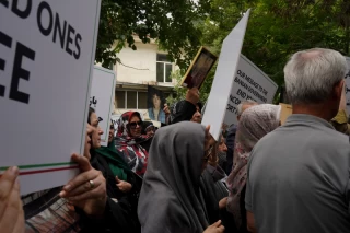 تجمع اعضای «انجمن نجات» مقابل دفتر صلیب سرخ