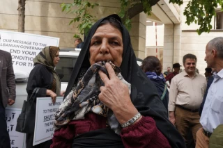تجمع اعضای «انجمن نجات» مقابل دفتر صلیب سرخ