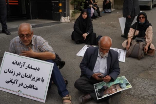 تجمع اعضای «انجمن نجات» مقابل دفتر صلیب سرخ