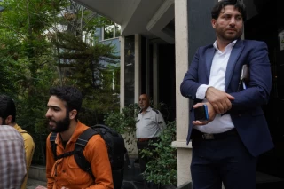 تجمع اعضای «انجمن نجات» مقابل دفتر صلیب سرخ
