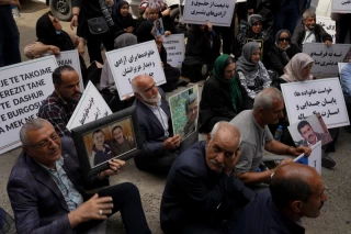 تجمع اعضای «انجمن نجات» مقابل دفتر صلیب سرخ