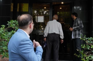 تجمع اعضای «انجمن نجات» مقابل دفتر صلیب سرخ