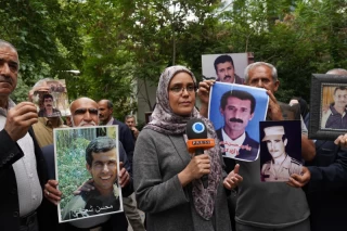 تجمع اعضای «انجمن نجات» مقابل دفتر صلیب سرخ