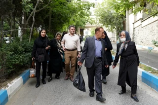 تجمع اعضای «انجمن نجات» مقابل دفتر صلیب سرخ