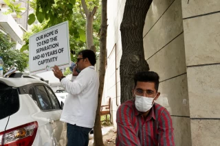 تجمع اعضای «انجمن نجات» مقابل دفتر صلیب سرخ
