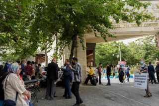 تجمع اعضای «انجمن نجات» مقابل دفتر صلیب سرخ
