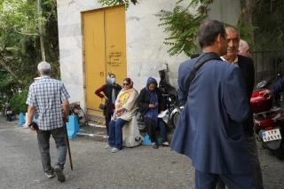 تجمع اعضای «انجمن نجات» مقابل دفتر صلیب سرخ