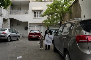 تجمع اعضای «انجمن نجات» مقابل دفتر صلیب سرخ